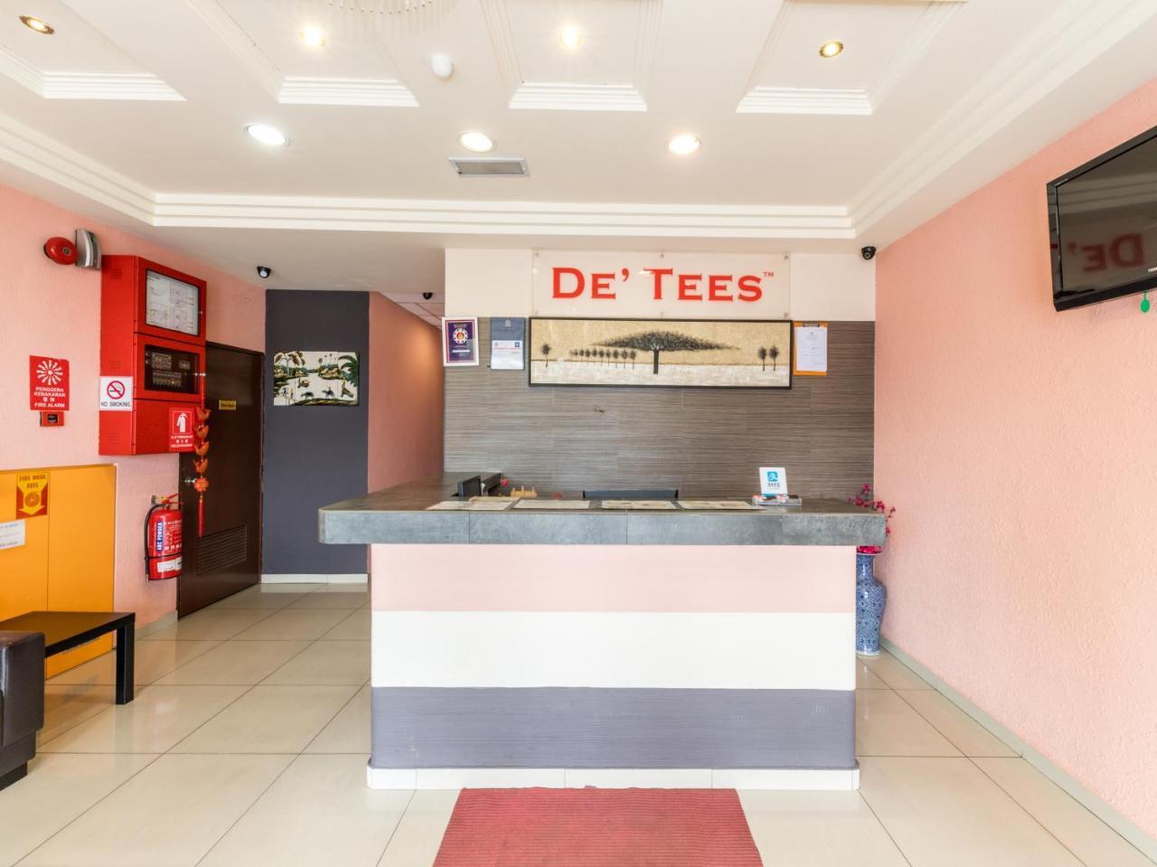 Hotel De' Tees, Masai Utama Пасир-Гуданг Экстерьер фото